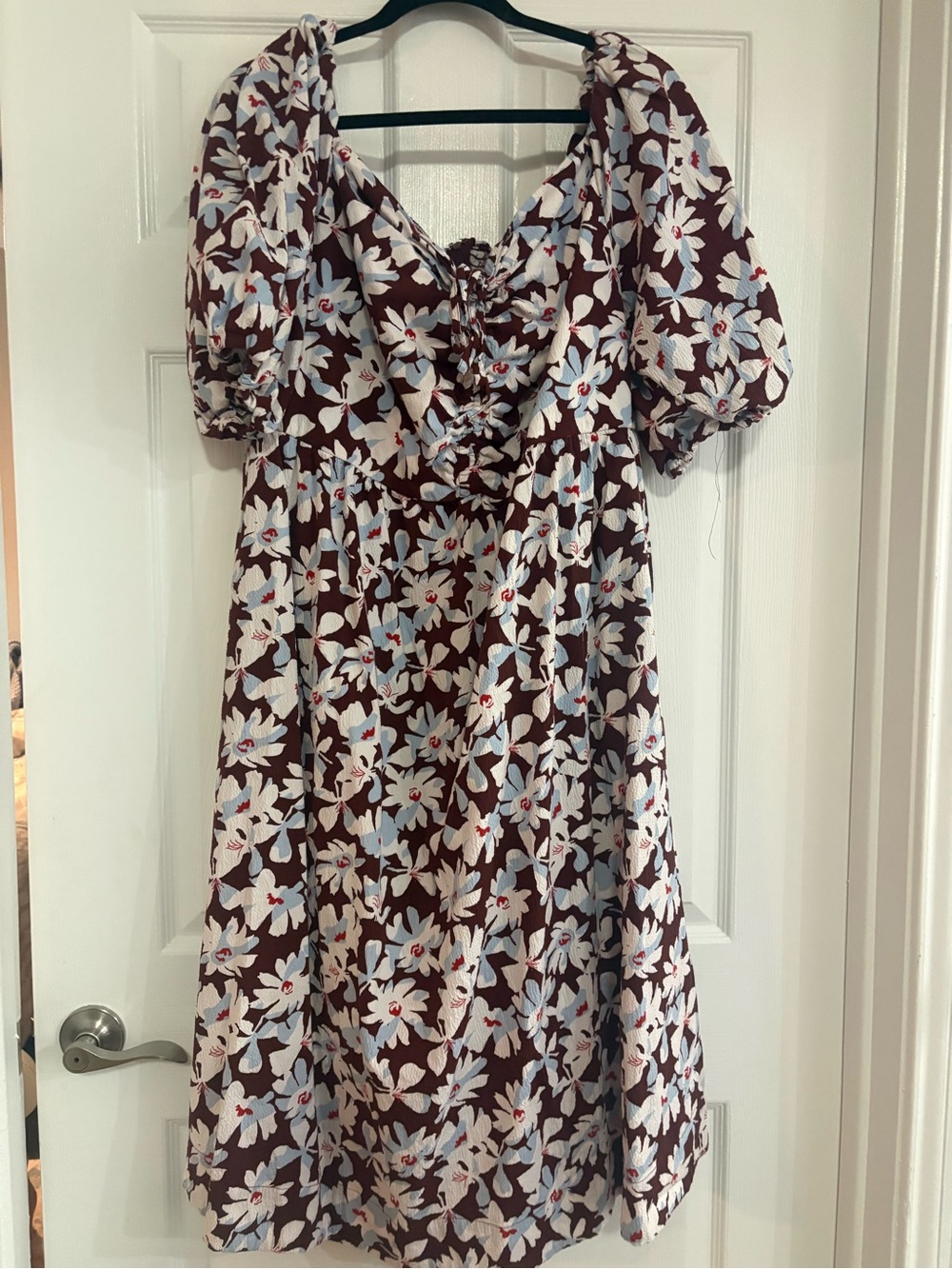 Floral Puff-Sleeve Casual Dress in Burgundy and White